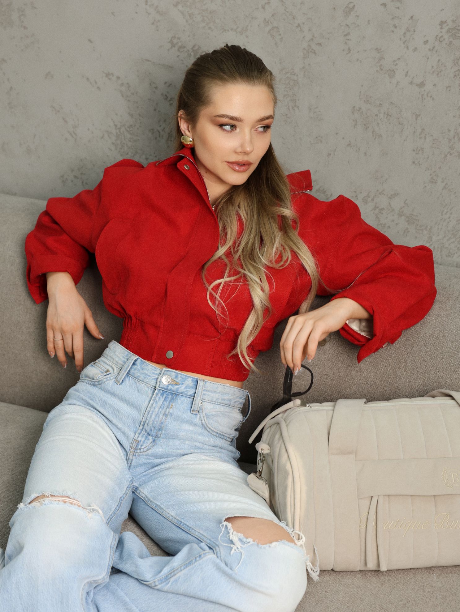 Изображение Весенний бомбер из замши